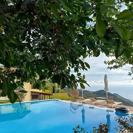 Villa Carmel *
